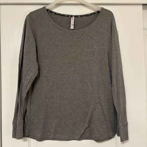 Gilligan & O'Malley gray long sleeved top